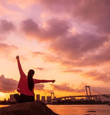 A virtual office at 1717 Pennsylvania Avenue, Washington, where a woman enjoys the perks of working from any location